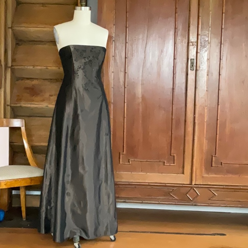 Gorgeous Laundry by Shelli Segal Sequined Taffeta Strapless Gown
